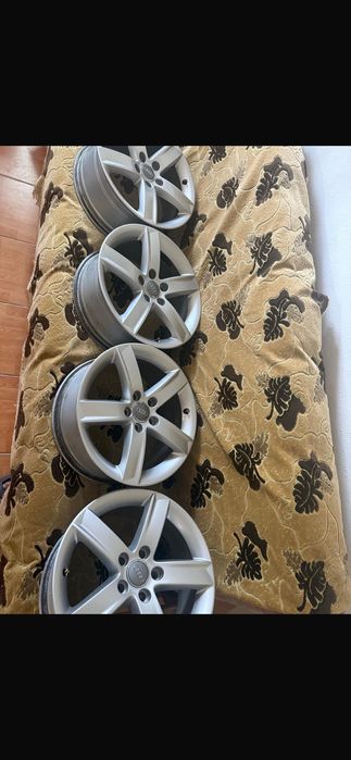 Vând jante R17 originale Audi