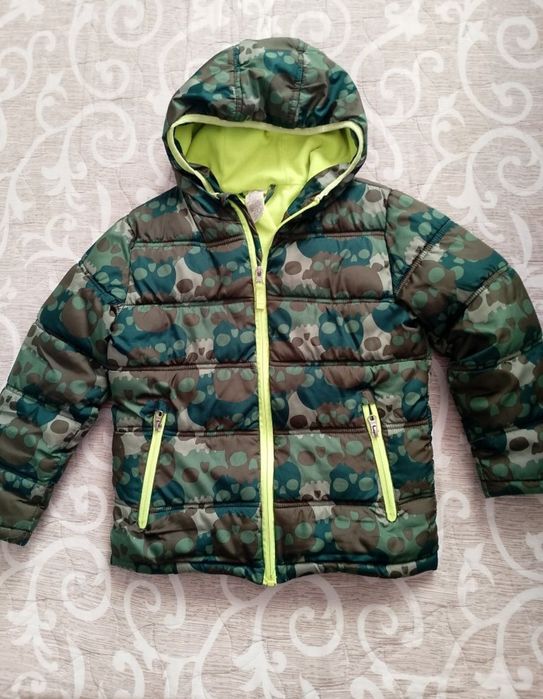 Детски якета, боти, ризка и къси панталони