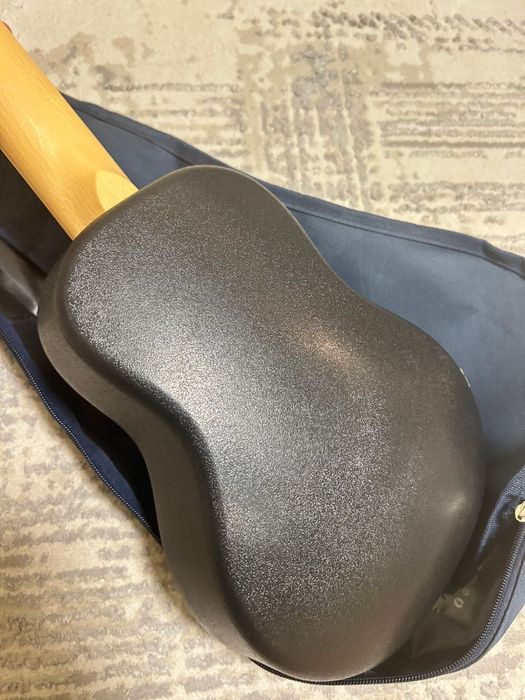 Продам укулеле-концерт . В полноц комлектации