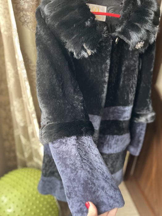 Продам шубы каракульча и мутон