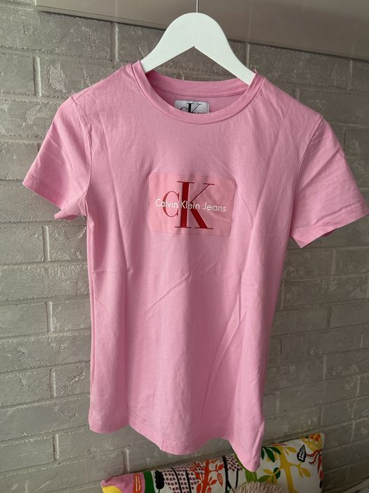 Нови тениски Guess,Calvin Klein, Pause jeans и др.