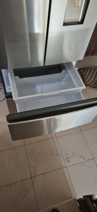 Хладилник с дефект  Heier -499лв.