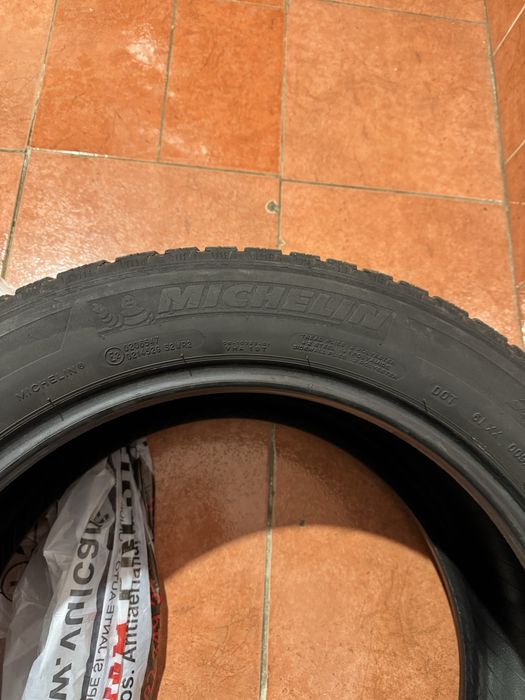 Vând cauciucuri iarna Michelin 255/50/19