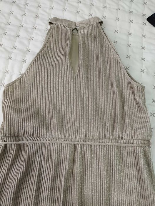 Дълга златиста рокля