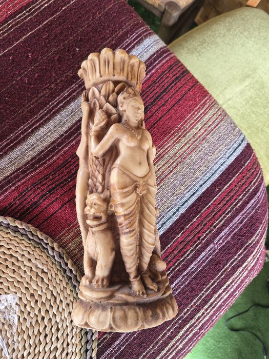 Vând Vază Asiatică sculptată