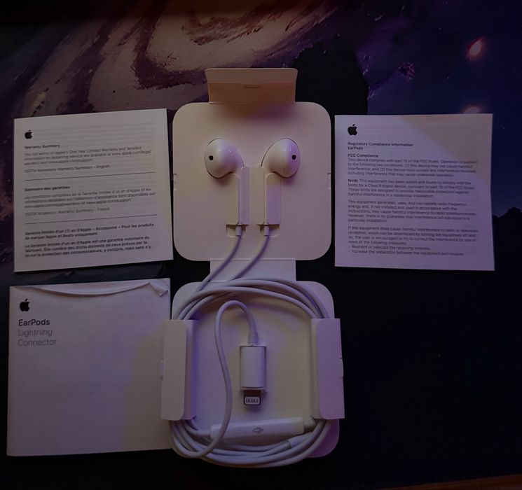 Apple EarPods cu Lightning, originale, stare foarte bună