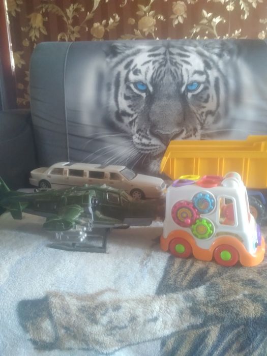 Игрушки для мальчиков. Машины.