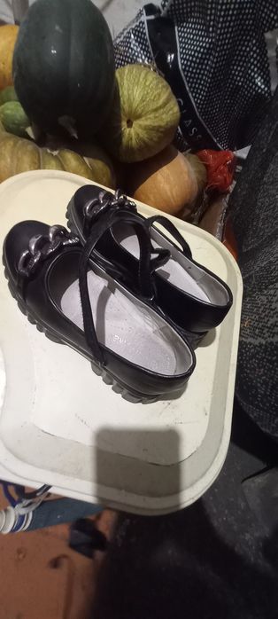 Продам отличные туфли для девочки