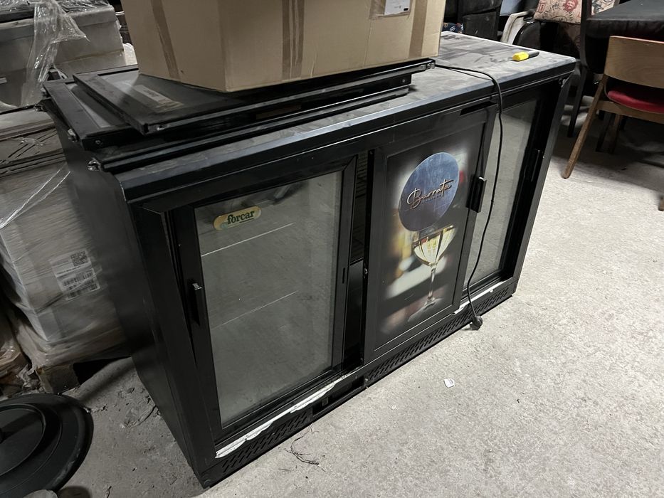 Подбарова витрина с 3 плъзгащи врати