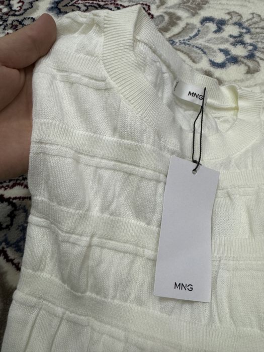 Свитер от Манго.