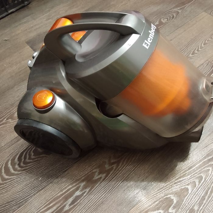 Продам на запчасти пылесос Elenberg