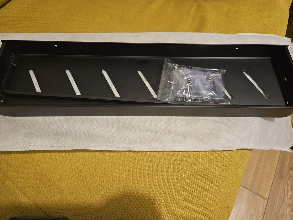 Черна етажерка за баня