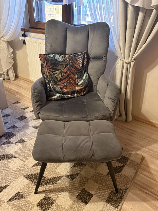 Fotoliu lounge cu taburet, catifea gri, stare foarte bună