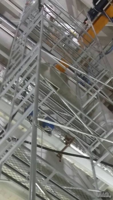 Олекотено мобилно скеле под наем раб. на топ цени