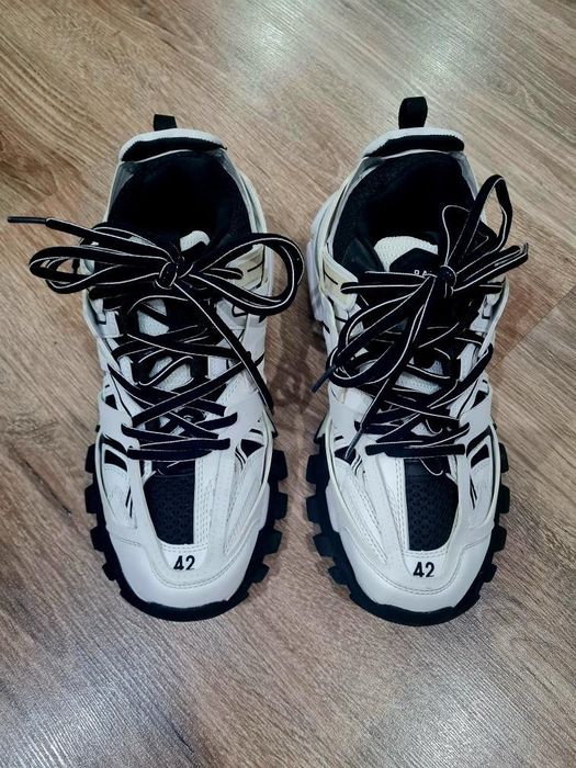 Balenciaga track