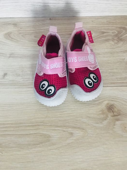 Зимни боти и домашни пантофи