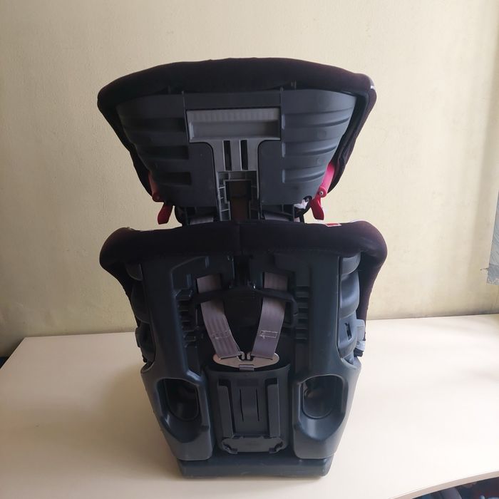 Продавам детско столче за кола Britax Evolva Ultra