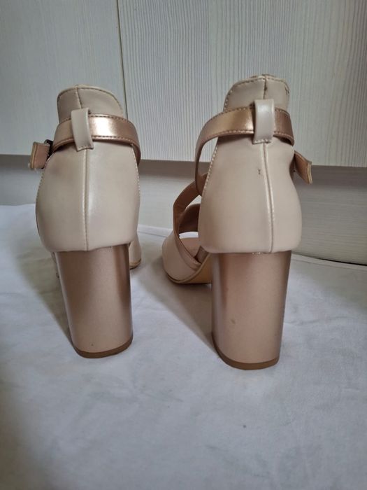 Продам туфли босоножки