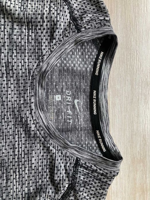 Найк Nike Running Knit Shortsleeve Dri Fit мъжка тениска размер М