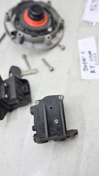 Set Incuietoare Capac Buson  Incuietori Cheie BMW R1200RT 2005 - 2009