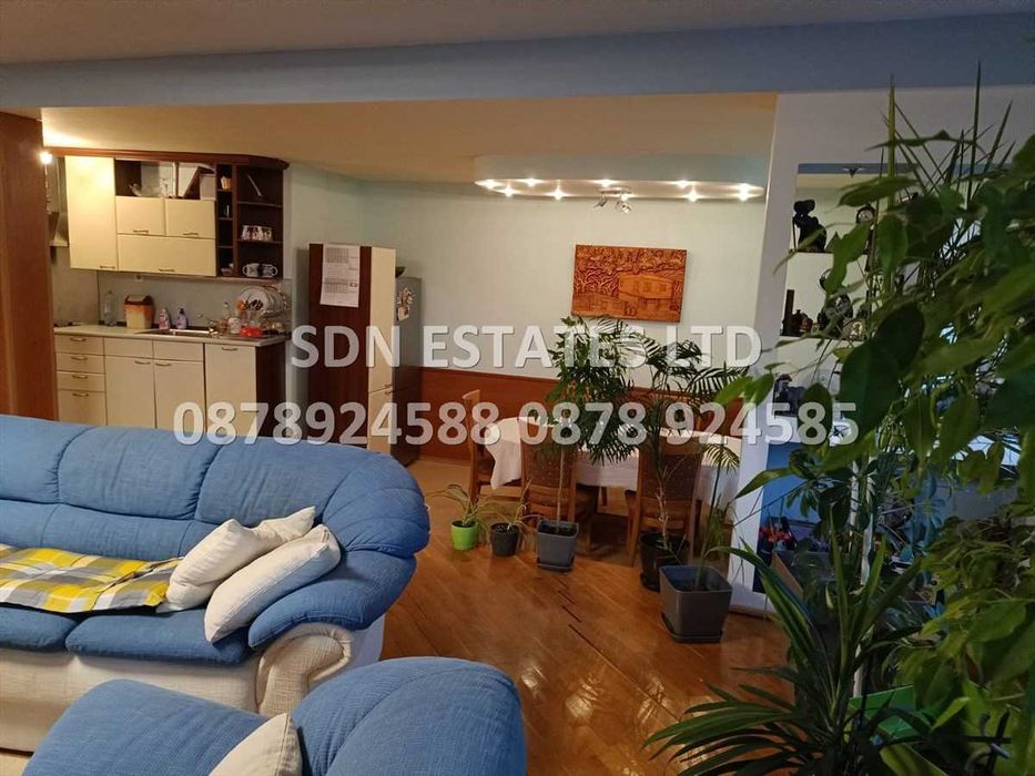 Продава напълно обзаведен етаж от къща в с. Бузовград