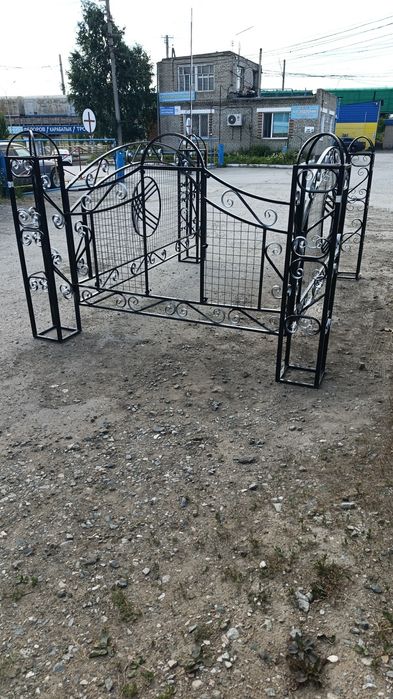 Оградки и Мазары