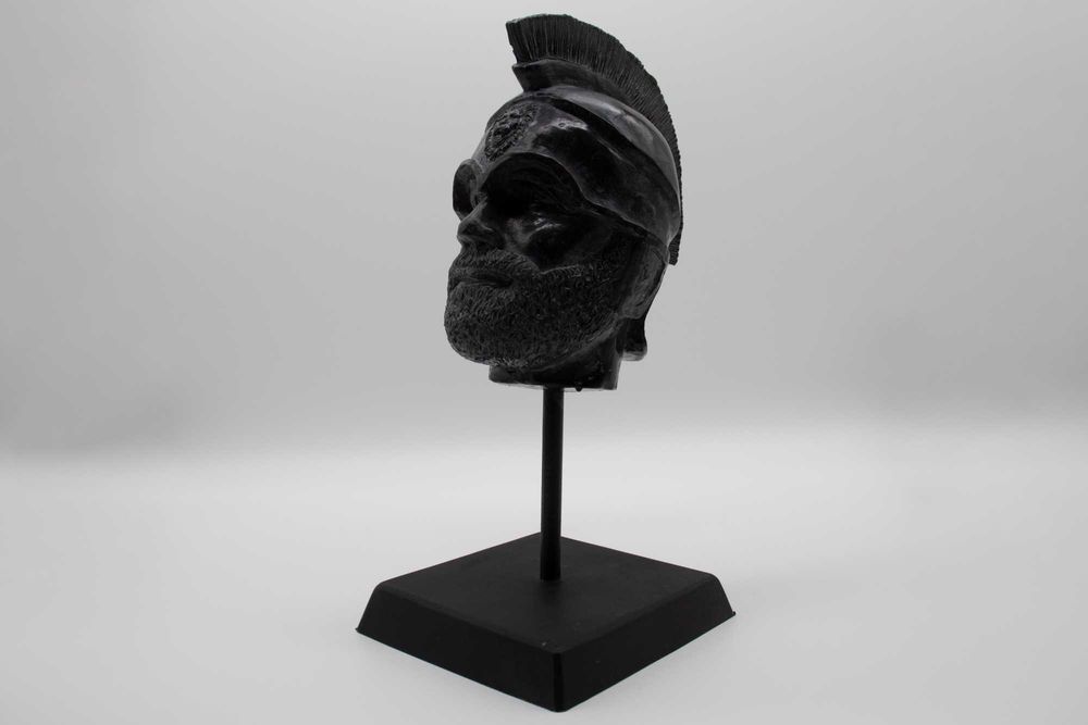 Ръчно изработена портретна глава „Один“ – вдъхновена от върховния бог