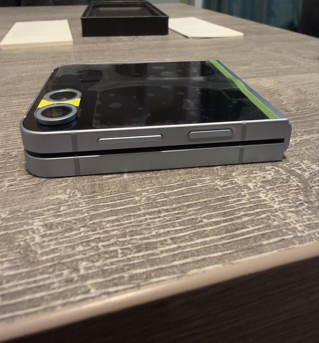 Samsung Galaxy Z Flip 6