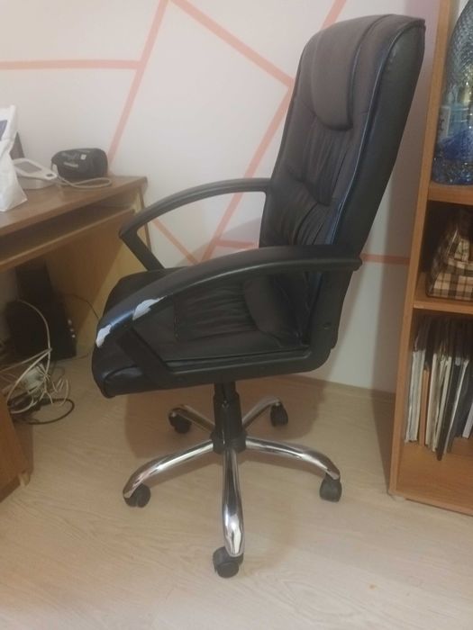 Vand scaune birou