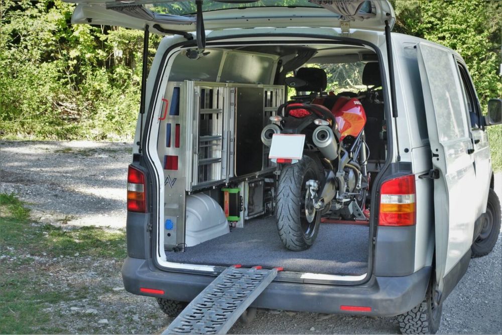 Транспорт на мотори и ATV с бус – цяла България и чужбина