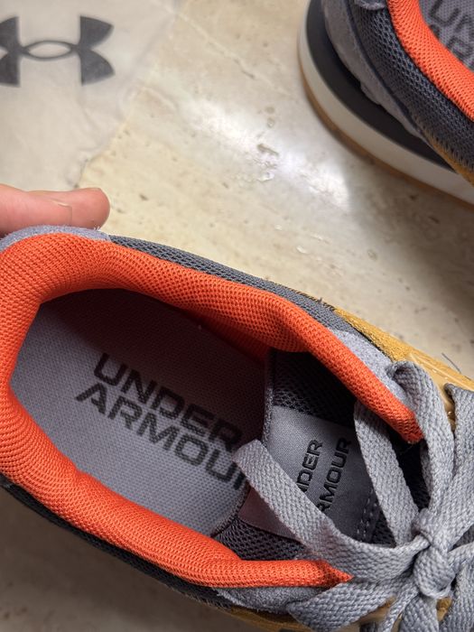 Продам мужские кроссовки under armour