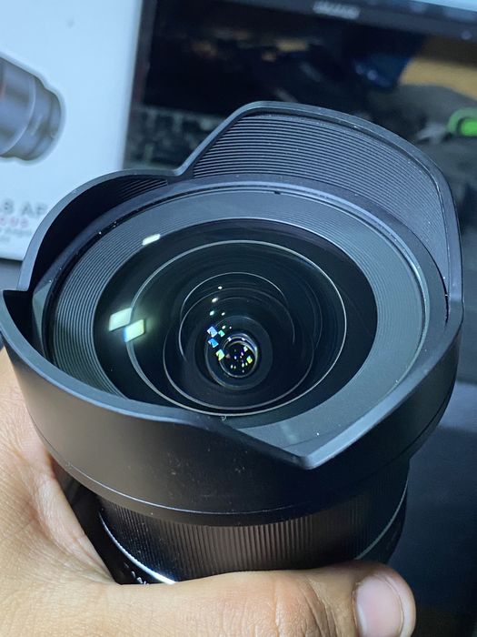 Samyang 14 mm f2.8 dlya sony