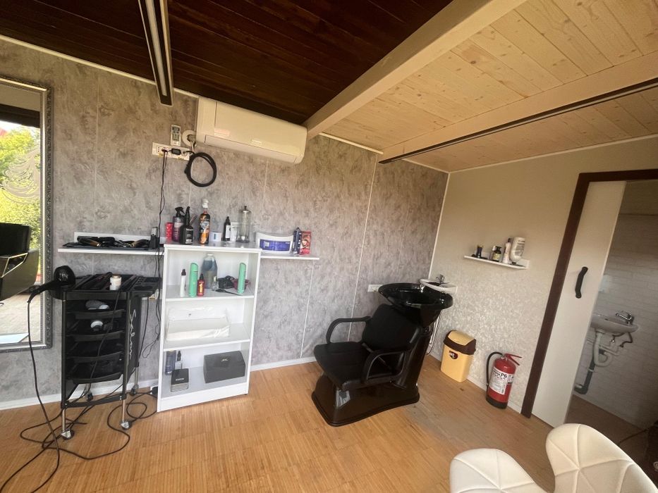 Vand Modular-  Complet echipat frizerie/ salon de înfrumusețare.
