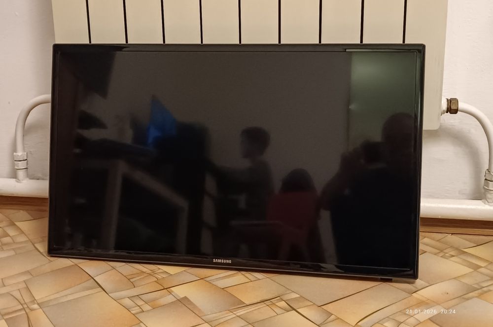 Телевизор Samsung  с диагональю 32 дюйма Без  Smart TV