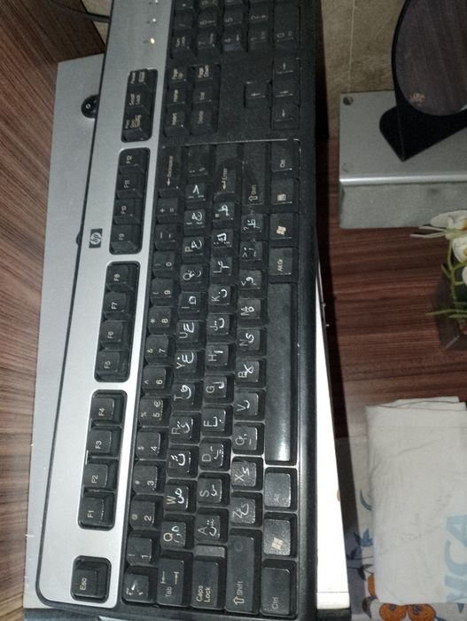 Продавам офис компютър HP