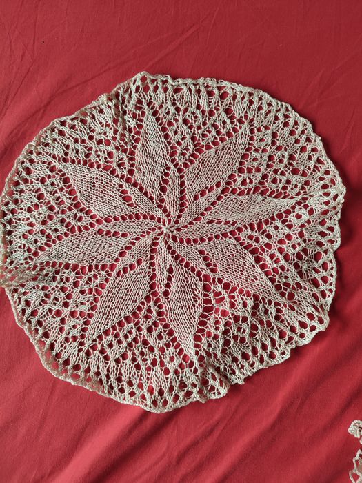 Плетени на една кука кувертюри на спалня,покривки за кръгла маса.