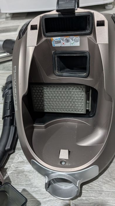 Aspirator fără sac Rowenta