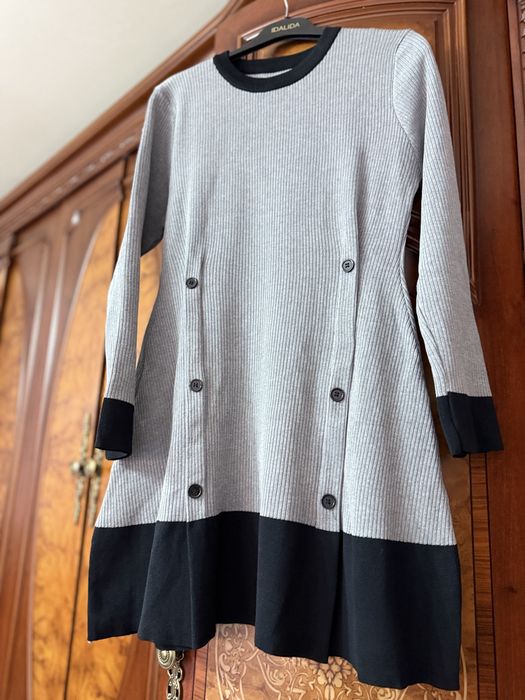 продам новое платье, трикотажное, отличное качество доина 85 см