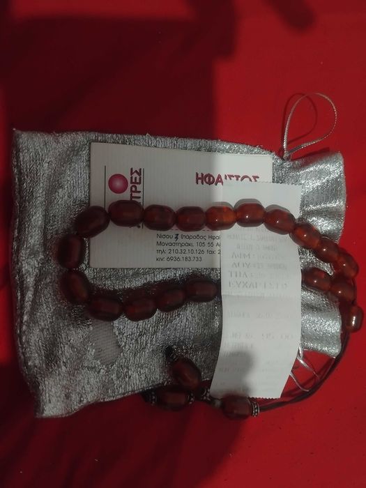 Продавам броеница-червен кехлибар