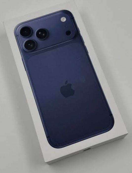 Iphone 17 pro Max blue
