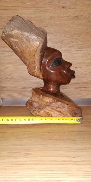 Африканска скулптура на женска глава от абаносово дърво