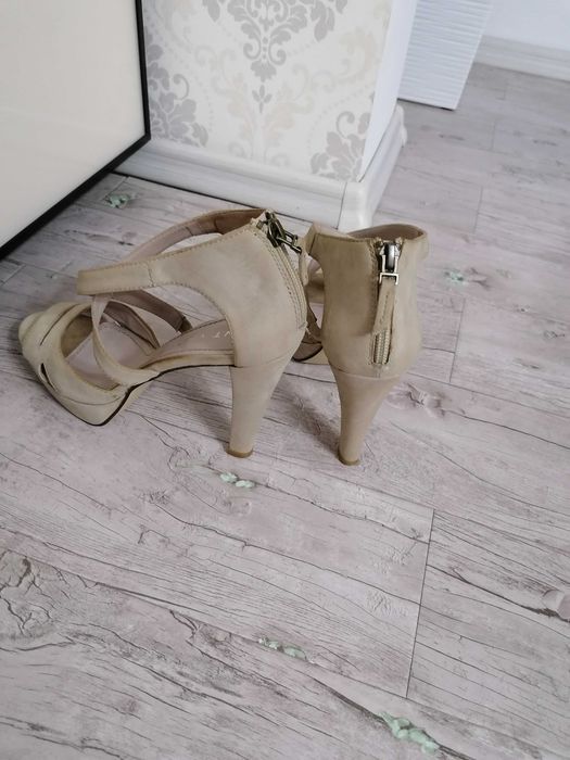 Sandale piele intoarsa inalte, masura 38