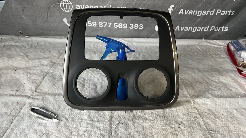 Централен панел Dacia Logan 2 2012-