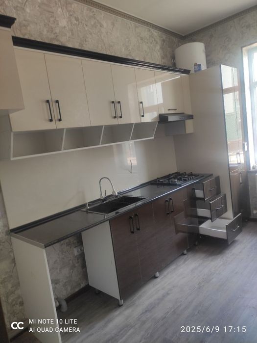 Kvartira sotiladi srochno