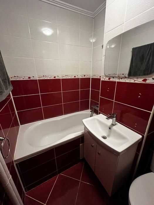 Închiriez garsoniera
