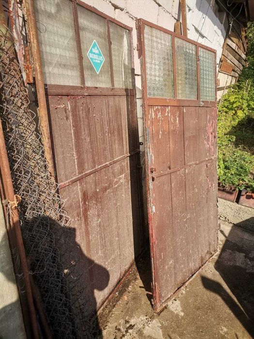Vand 2 porti garaj cornier + usa grilaj din fier beton
