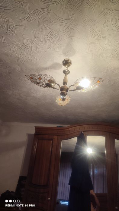 Продам люстру...