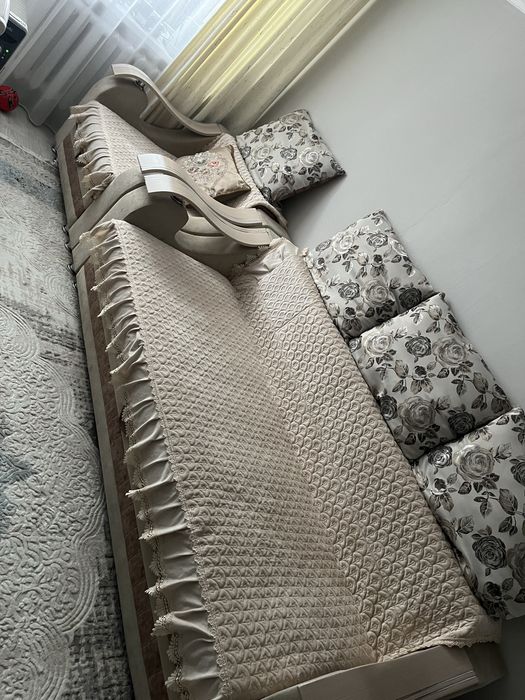 Диван с креслом с чехолом