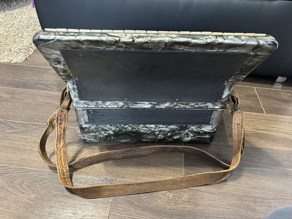 Vand acordeon Hohner Verdi 2 cu 80 de basi