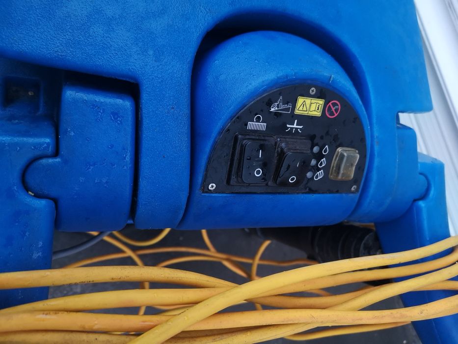 Подопочистваща Машина Nilfisk Scrubtec  на 220V  За всички Настилки